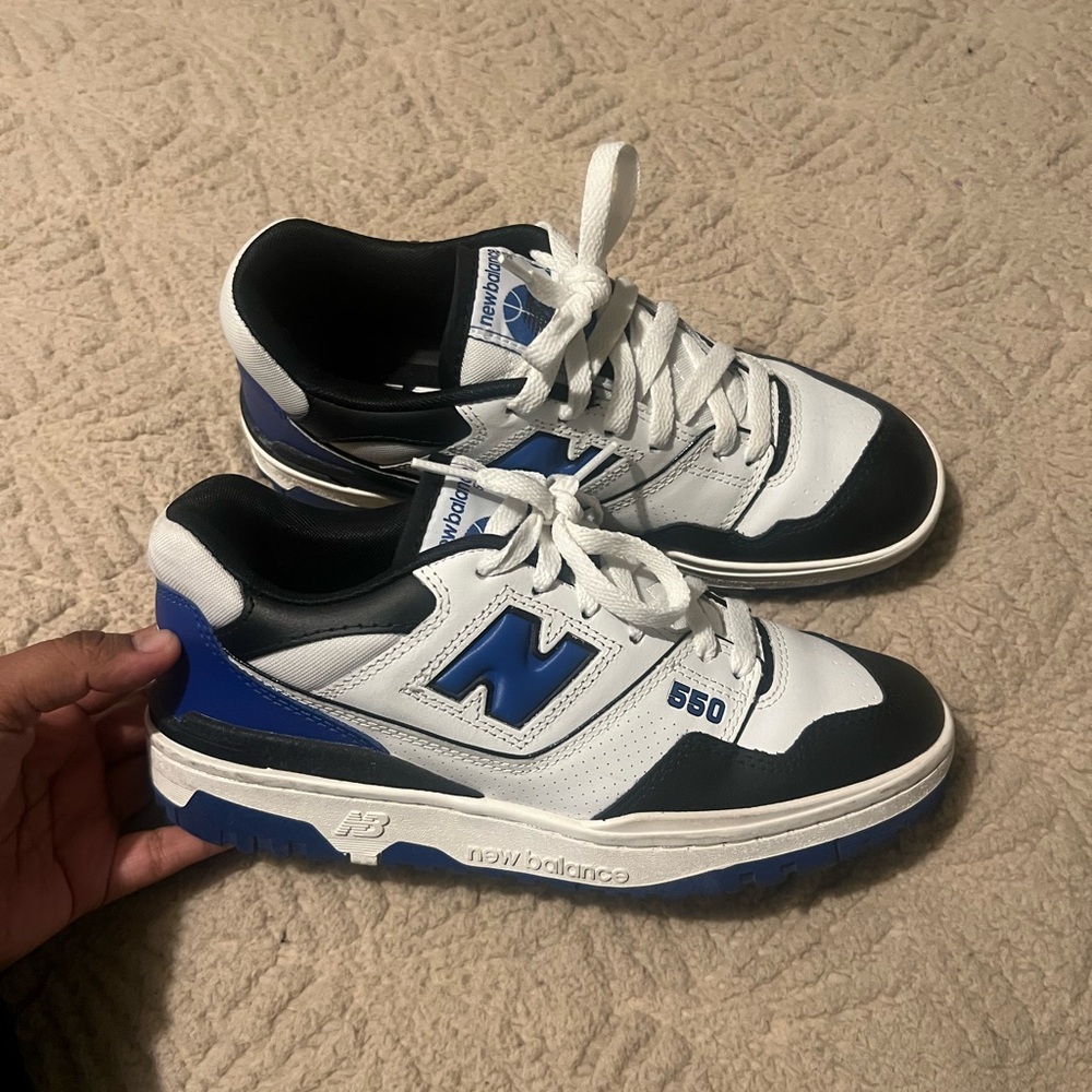 New Balance 550 Men’s size 6.5 Women’s 8